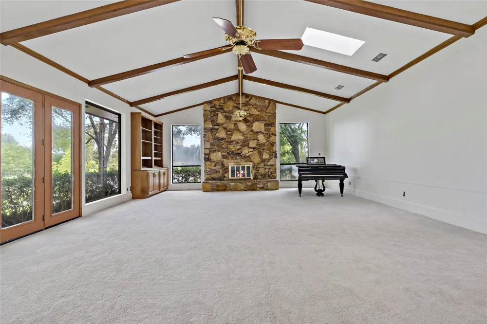 1895 County Road 3601 Edgewood, TX 75117