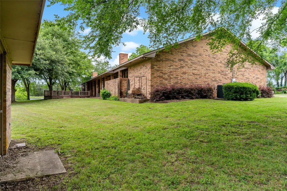 1895 County Road 3601 Edgewood, TX 75117