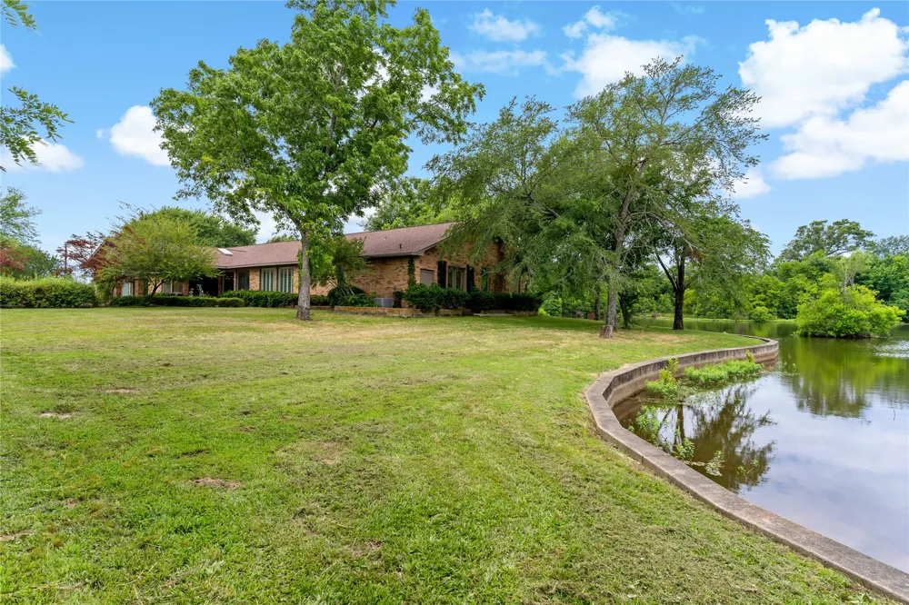 1895 County Road 3601 Edgewood, TX 75117