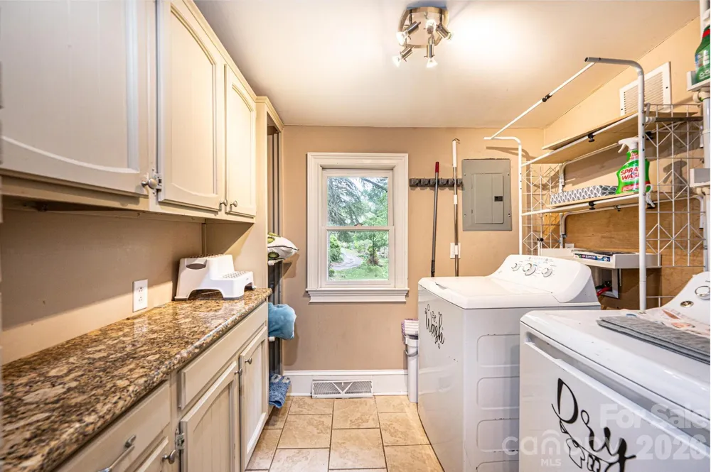 826 6th Street NW #4 Hickory, NC 28601