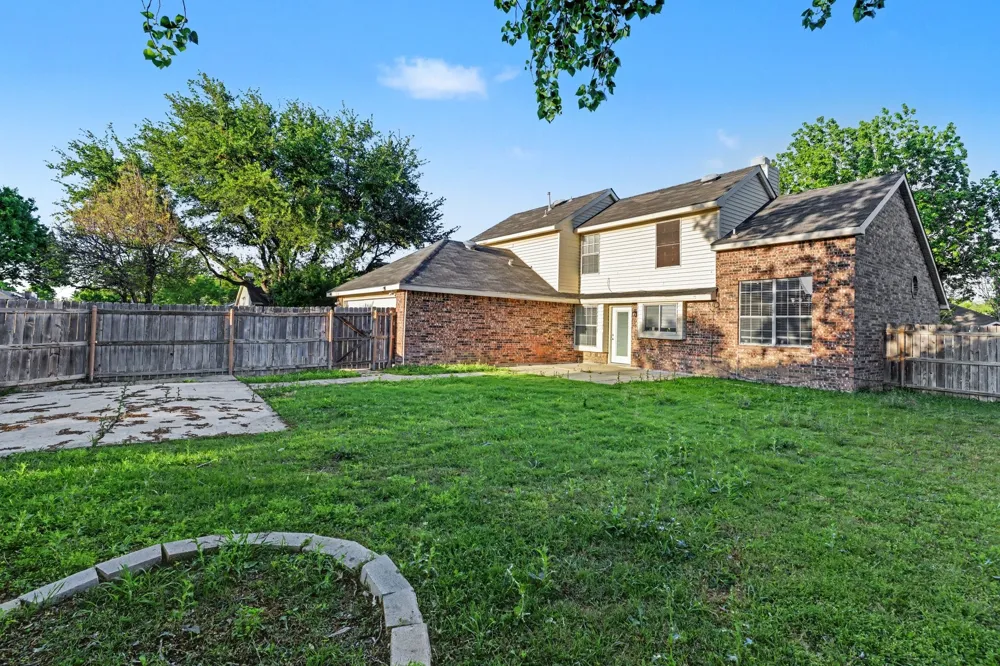2080 Briarcliff Road Lewisville, TX 75067