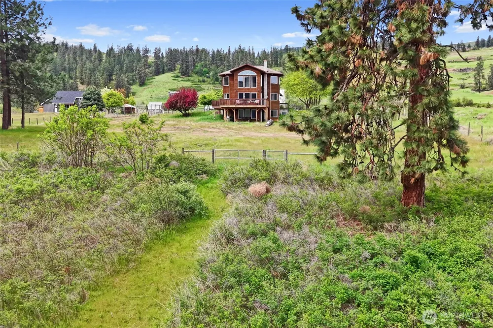 11 Echo Cove Road Kettle Falls, WA 99141