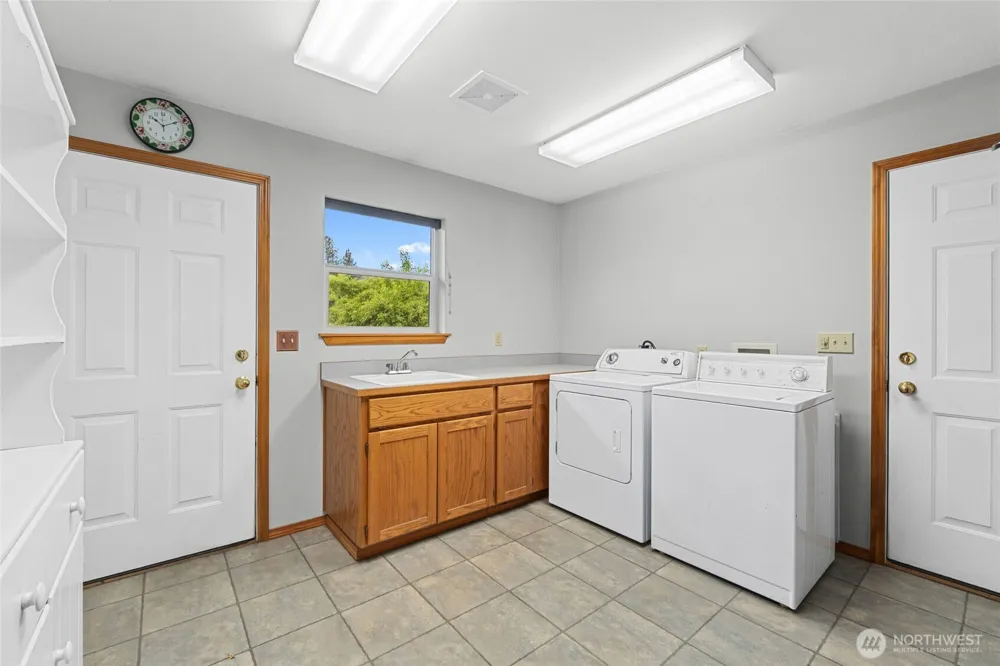 11 Echo Cove Road Kettle Falls, WA 99141