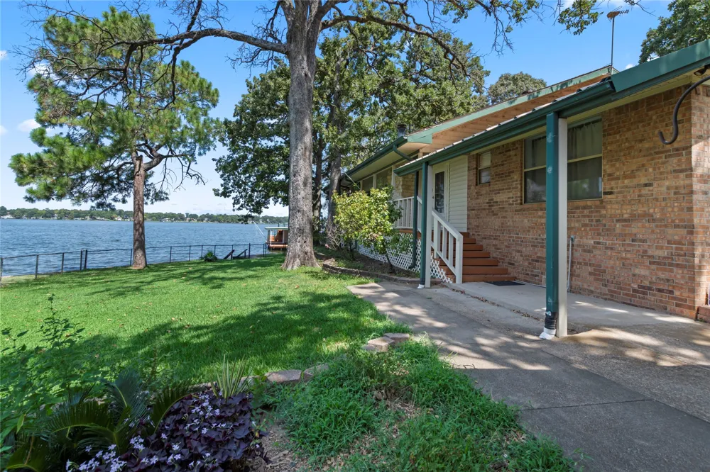 203 Oak Acres Drive Malakoff, TX 75148