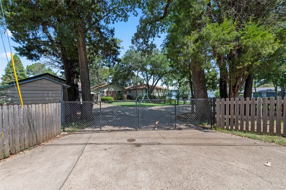 203 Oak Acres Drive Malakoff, TX 75148