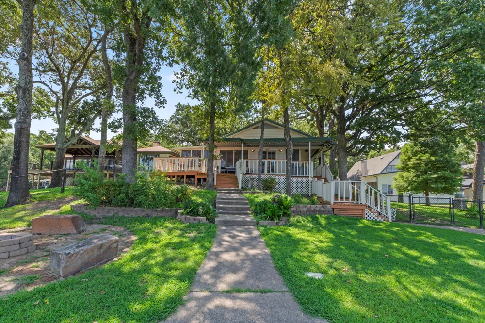 203 Oak Acres Drive Malakoff, TX 75148