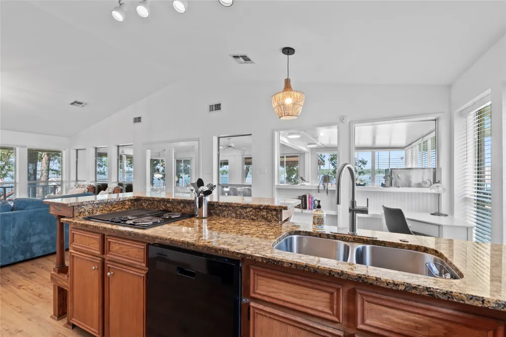 203 Oak Acres Drive Malakoff, TX 75148