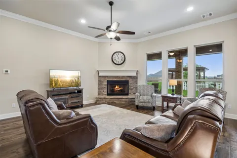 8221 Palmer Lane