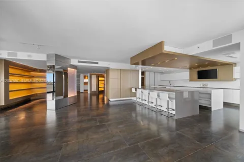 9999 Collins Ave #6J