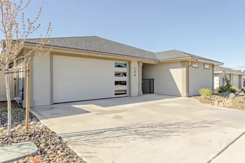 106 E Chinook Road