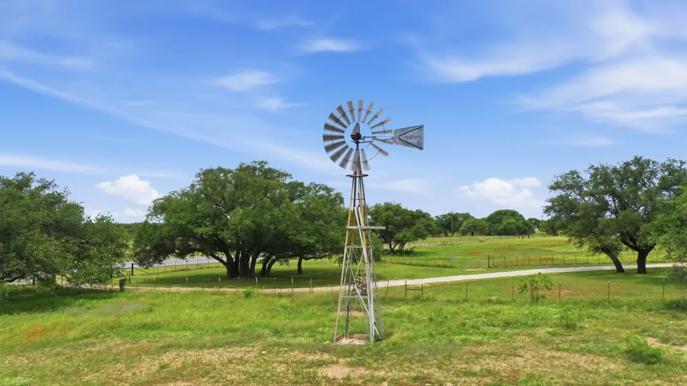 1360 W US Hwy 84 Highway Mullin, TX 76864