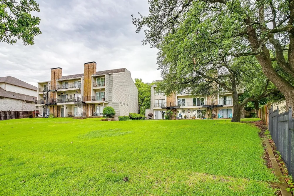 390 Driftwood Court #3B Azle, TX 76020