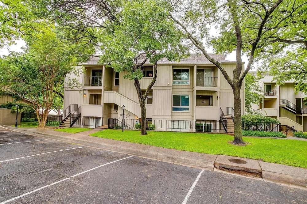 390 Driftwood Court #3B Azle, TX 76020