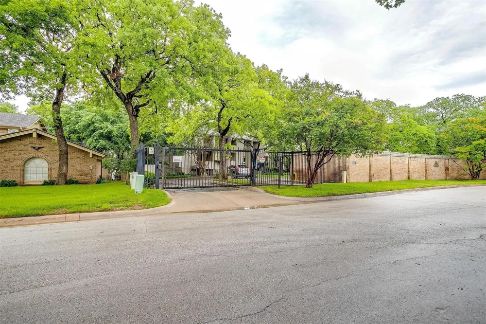 390 Driftwood Court #3B Azle, TX 76020