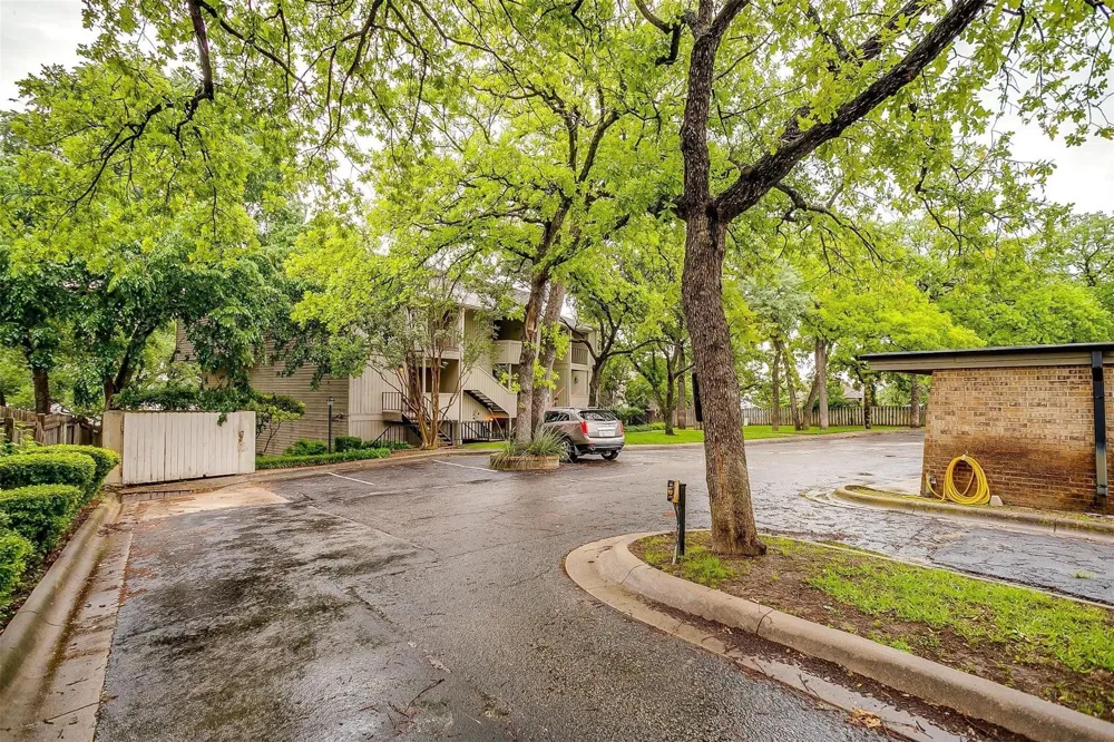 390 Driftwood Court #3B Azle, TX 76020