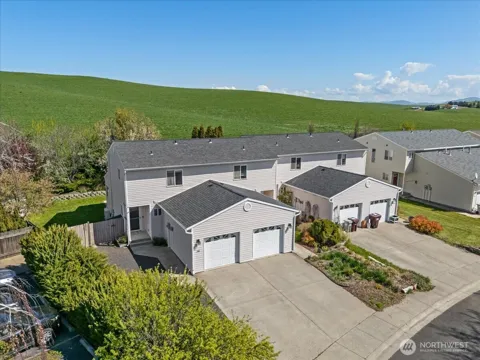 266 NW Clay Court