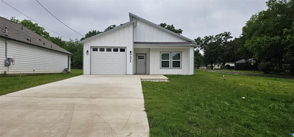 525 Washington Street Grand Saline, TX 75140