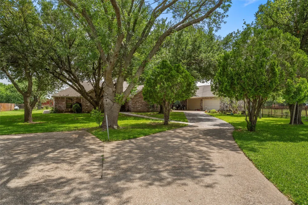 1692 W Tate Street Robinson, TX 76706