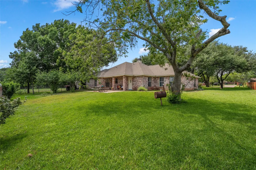 1692 W Tate Street Robinson, TX 76706