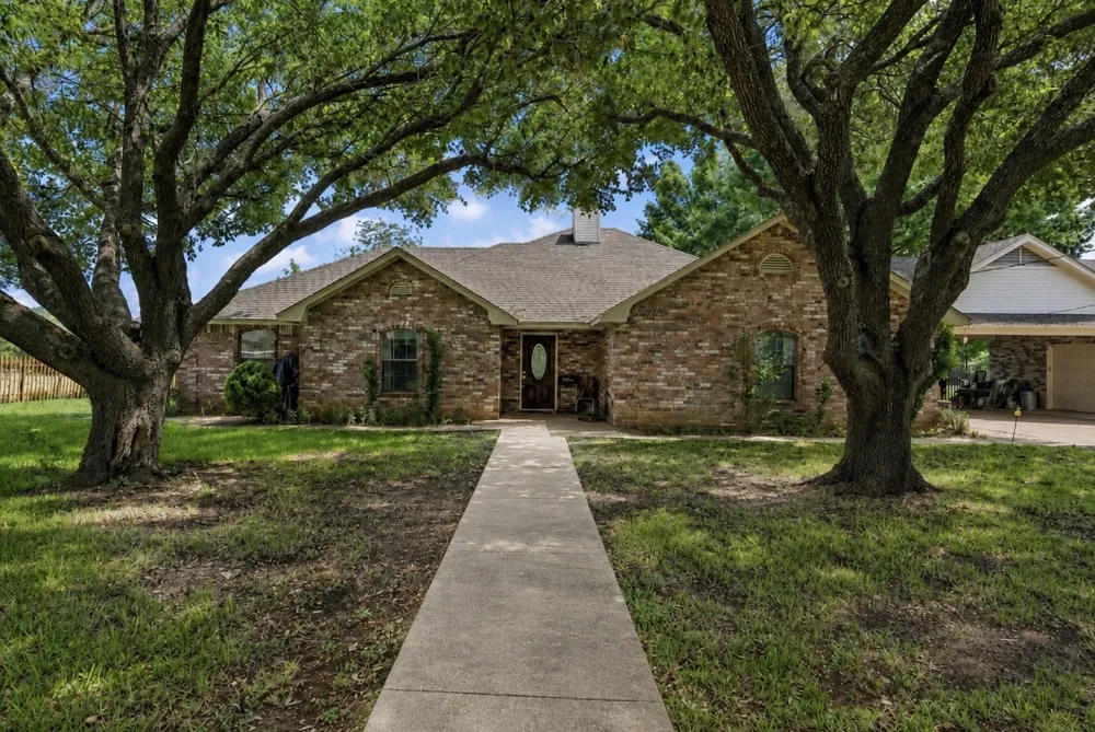 1692 W Tate Street Robinson, TX 76706