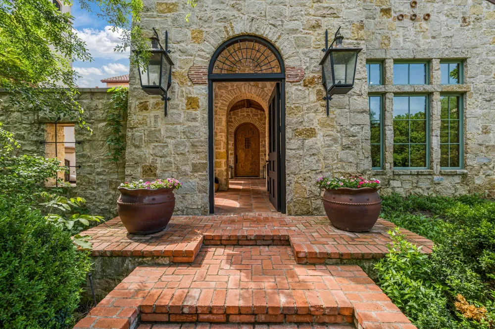 545 W Highland Street Southlake, TX 76092