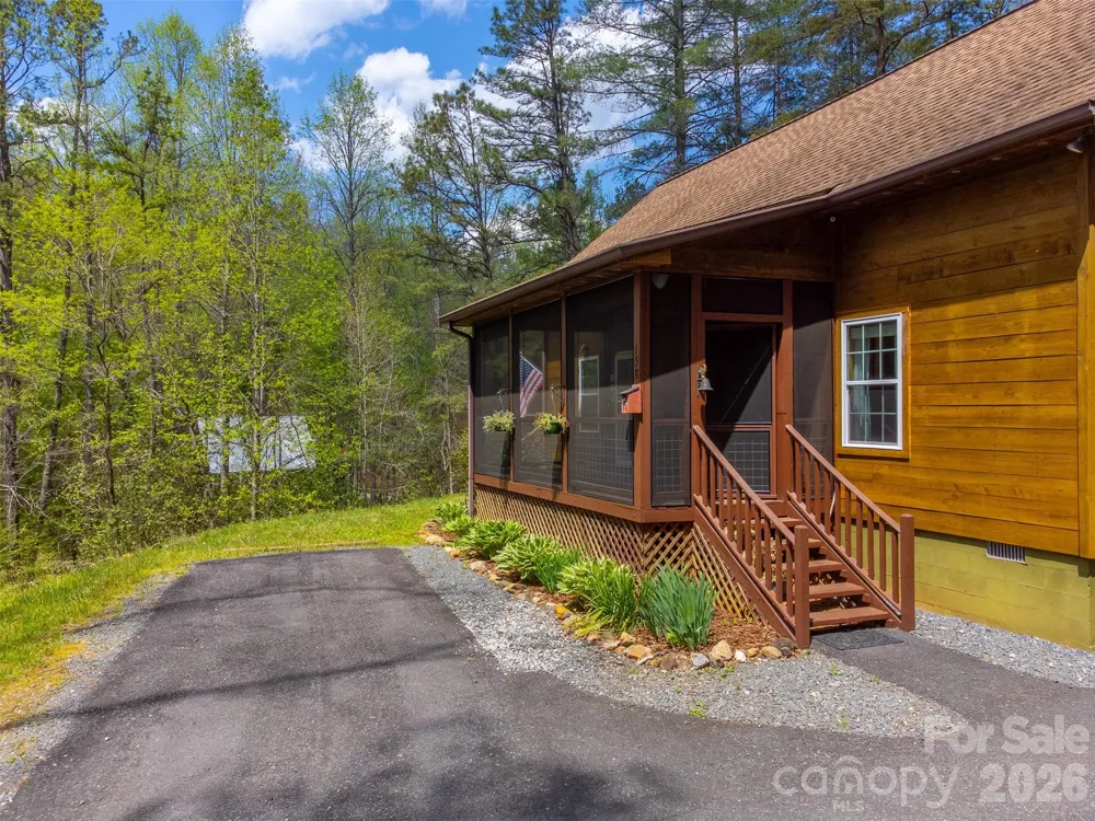 138 Hubbell Lane Robbinsville, NC 28771