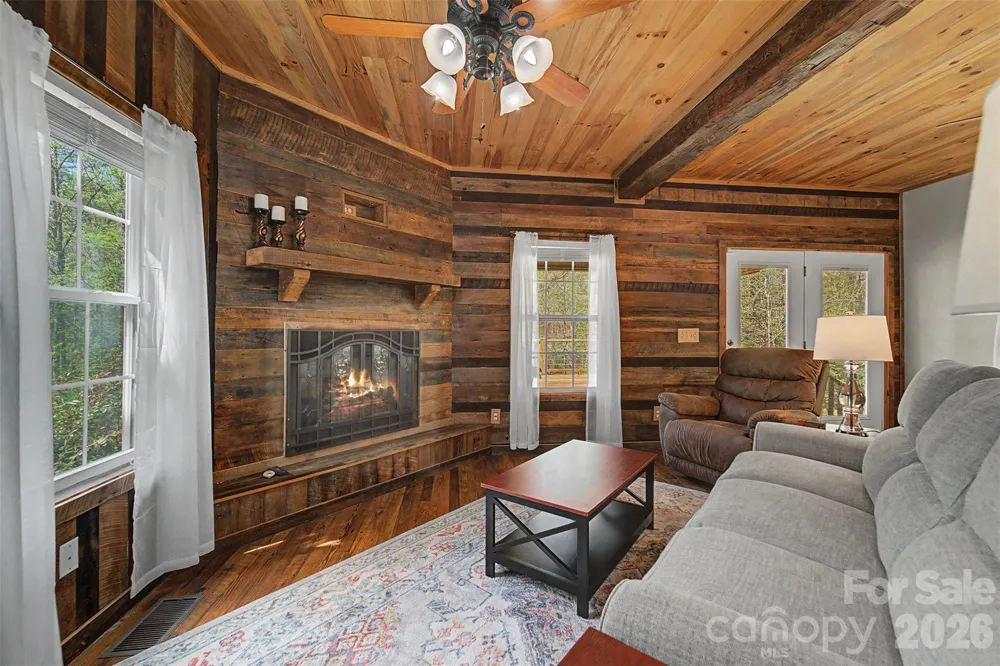 138 Hubbell Lane Robbinsville, NC 28771