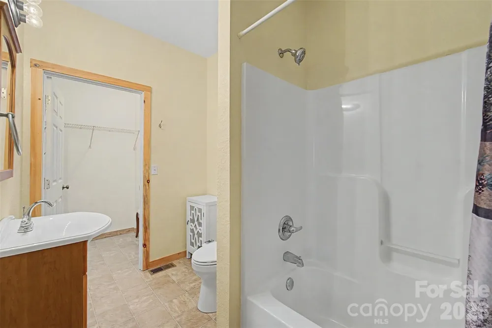 138 Hubbell Lane Robbinsville, NC 28771