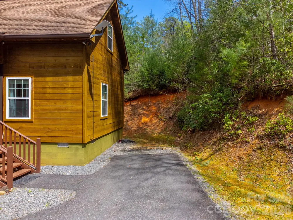 138 Hubbell Lane Robbinsville, NC 28771