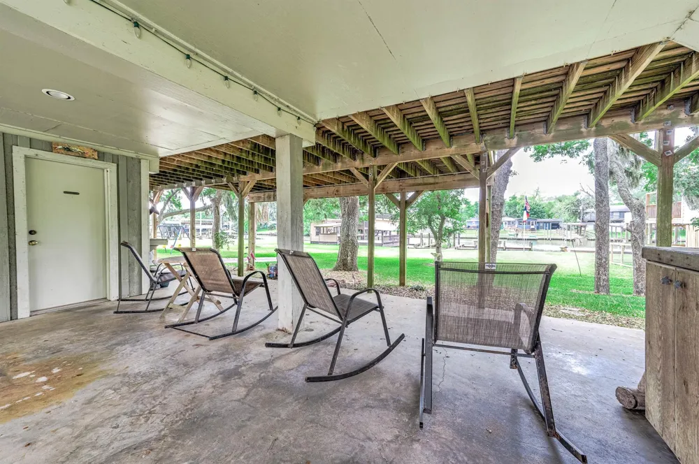 142 Private Road 652 Sargent, TX 77414