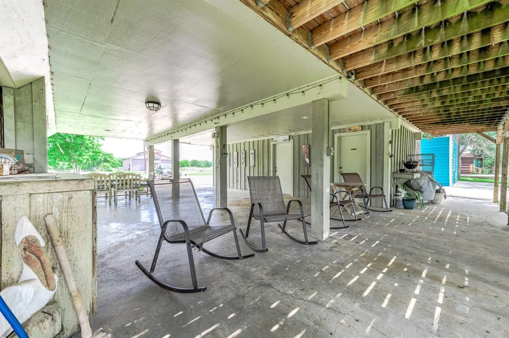 142 Private Road 652 Sargent, TX 77414