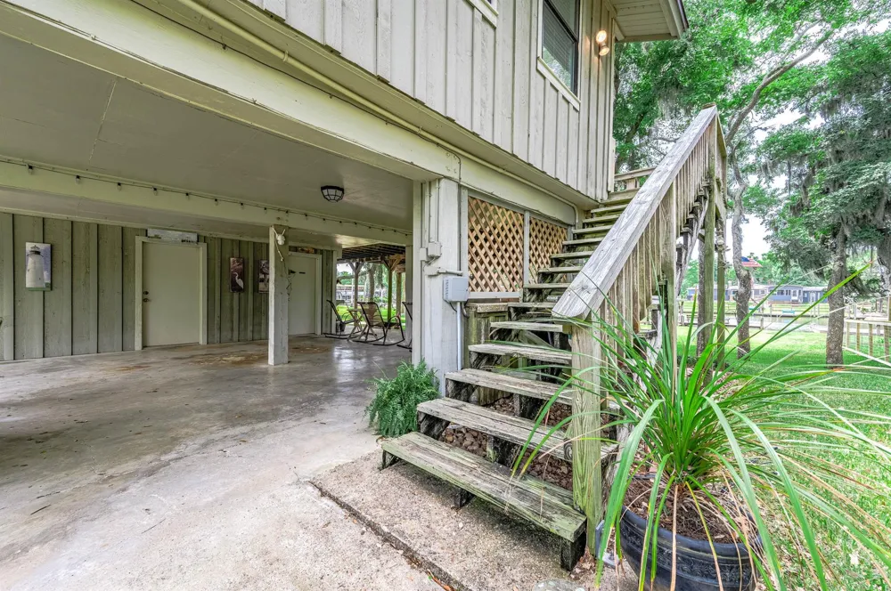 142 Private Road 652 Sargent, TX 77414
