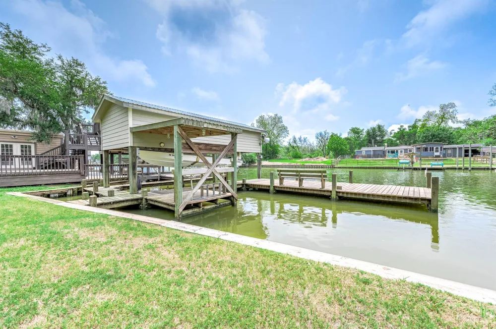 142 Private Road 652 Sargent, TX 77414