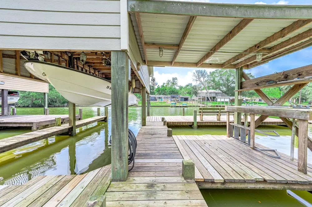 142 Private Road 652 Sargent, TX 77414