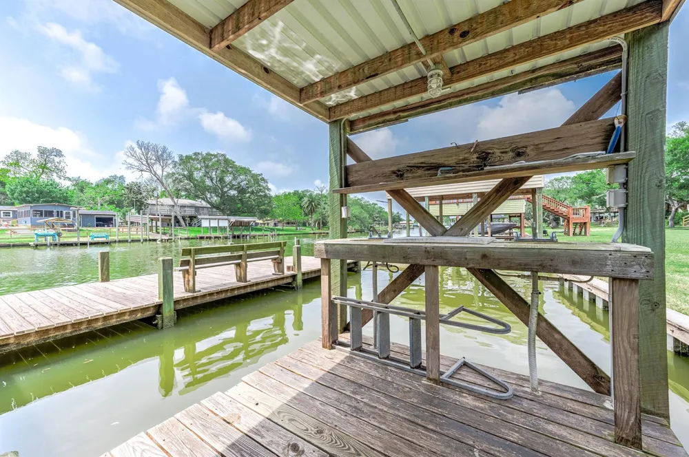 142 Private Road 652 Sargent, TX 77414
