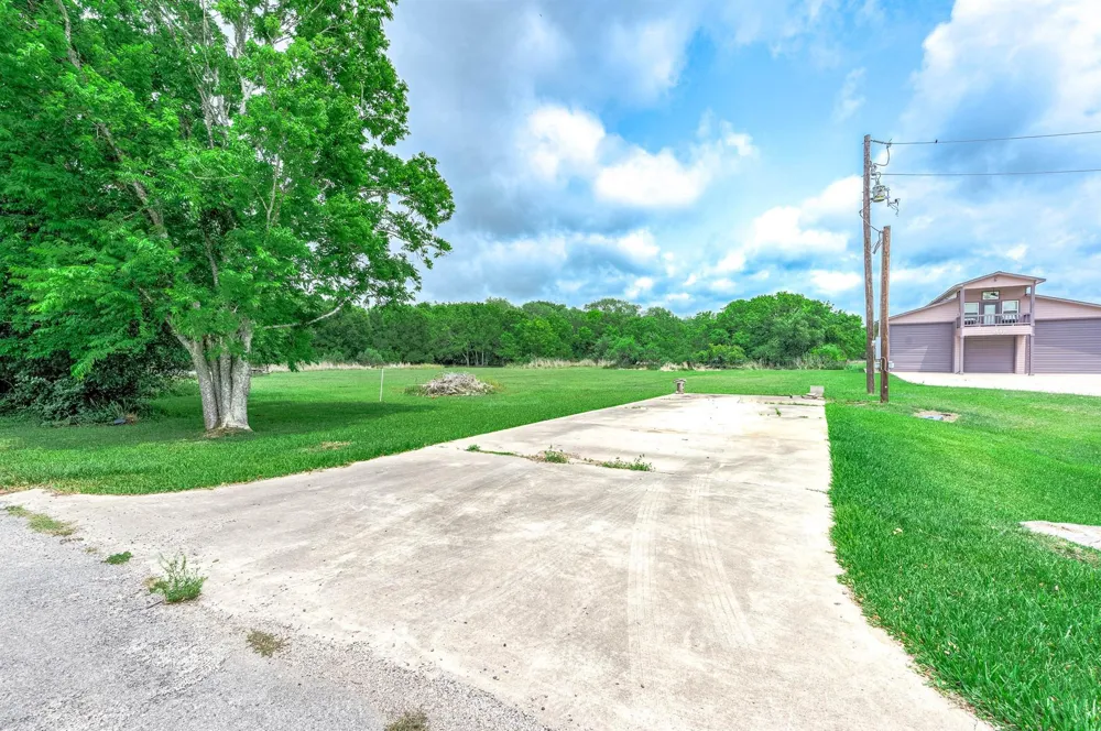 142 Private Road 652 Sargent, TX 77414