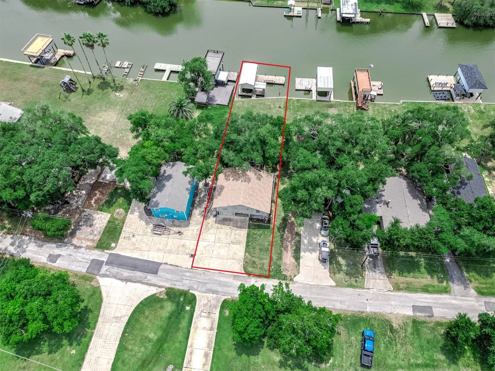 142 Private Road 652 Sargent, TX 77414