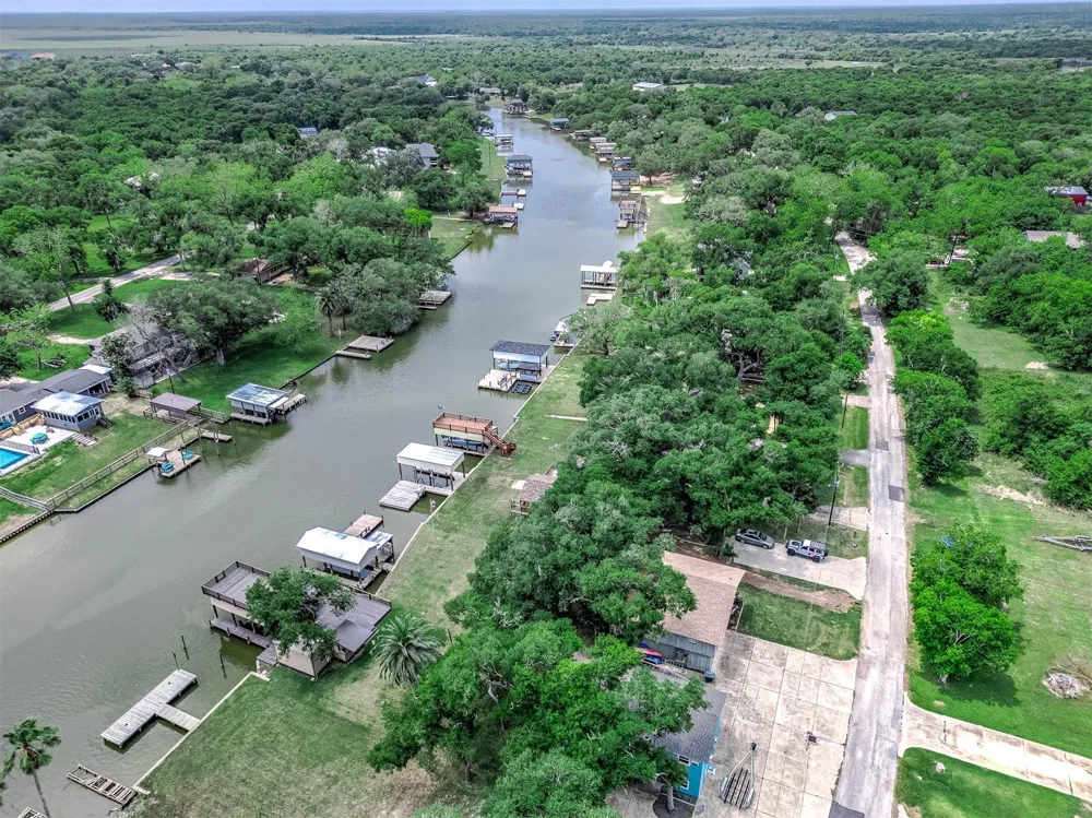142 Private Road 652 Sargent, TX 77414