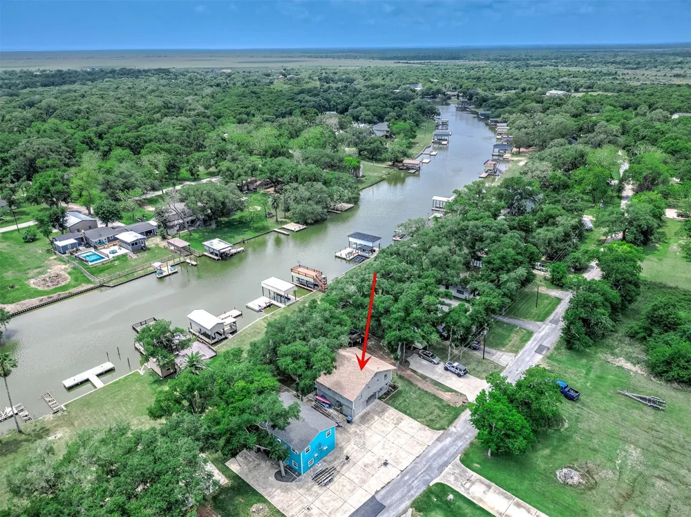 142 Private Road 652 Sargent, TX 77414