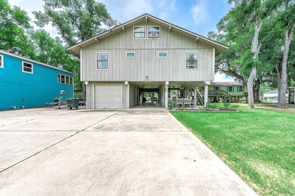 142 Private Road 652 Sargent, TX 77414
