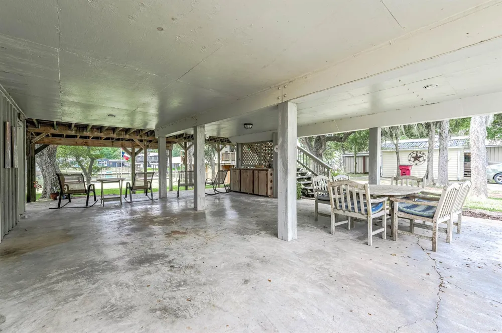 142 Private Road 652 Sargent, TX 77414