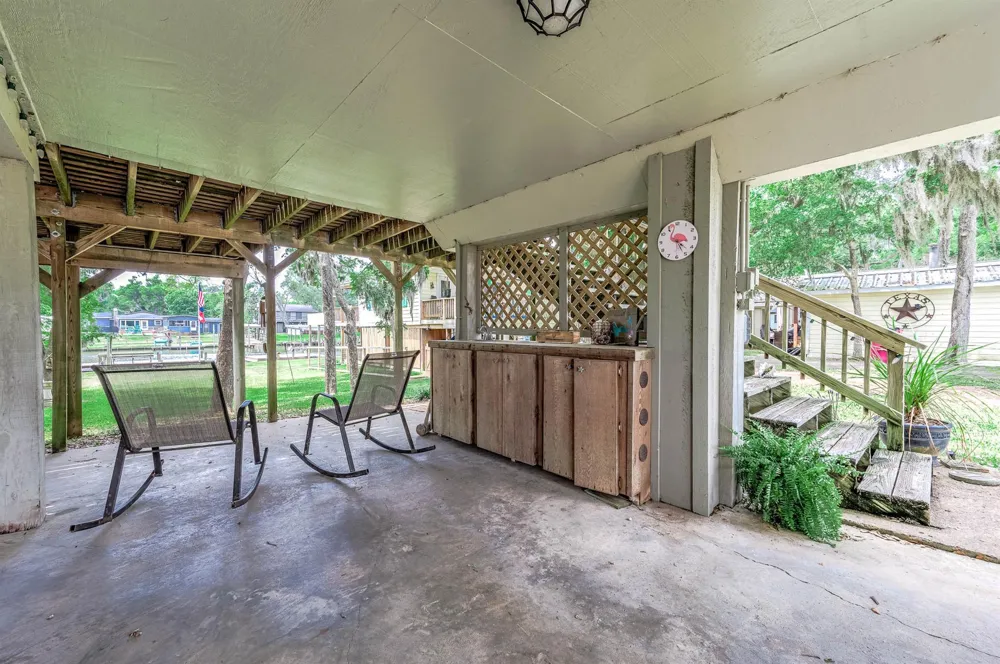 142 Private Road 652 Sargent, TX 77414