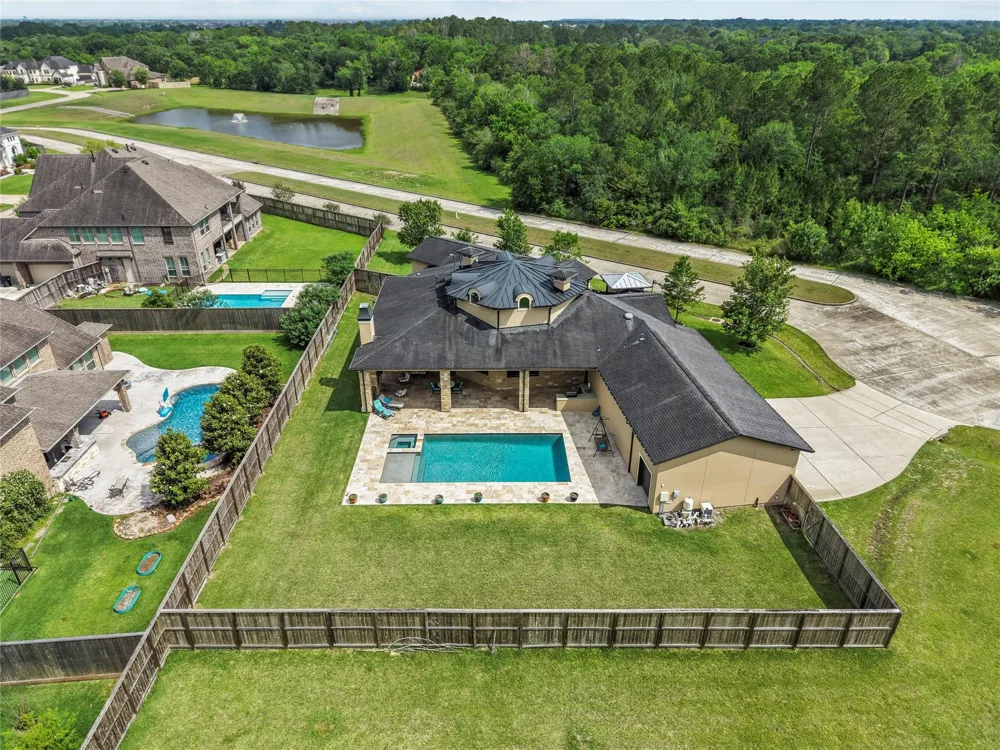 2080 Wilderness Trail Friendswood, TX 77546