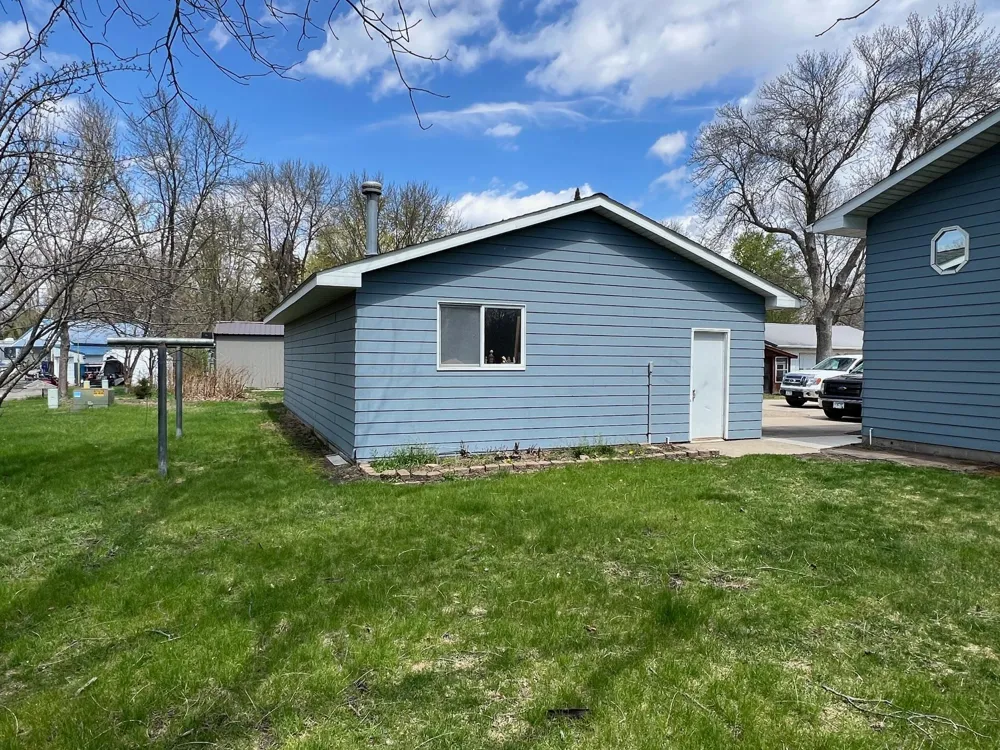 129 Nelson Street E Litchfield, MN 55355