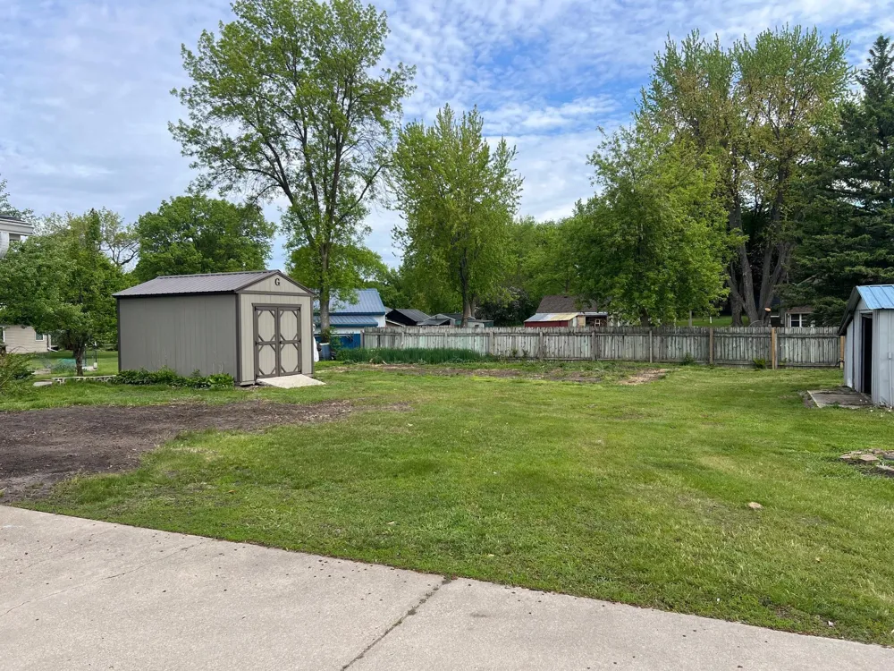 129 Nelson Street E Litchfield, MN 55355