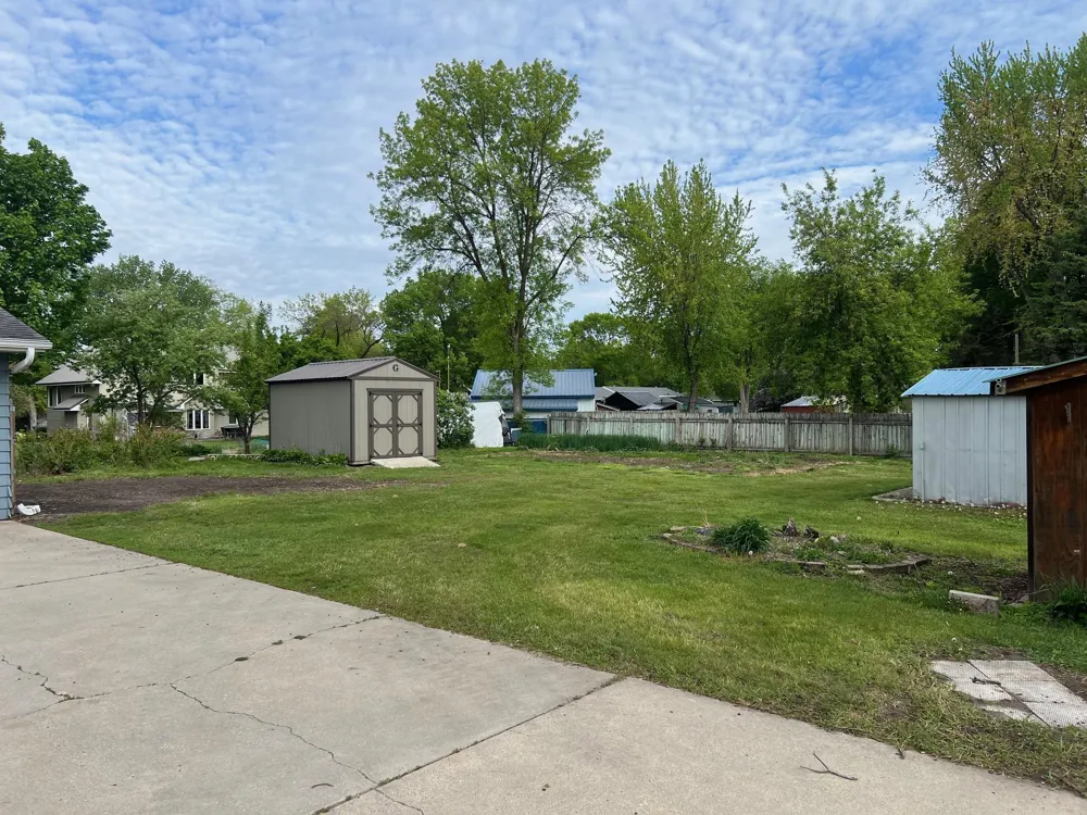 129 Nelson Street E Litchfield, MN 55355
