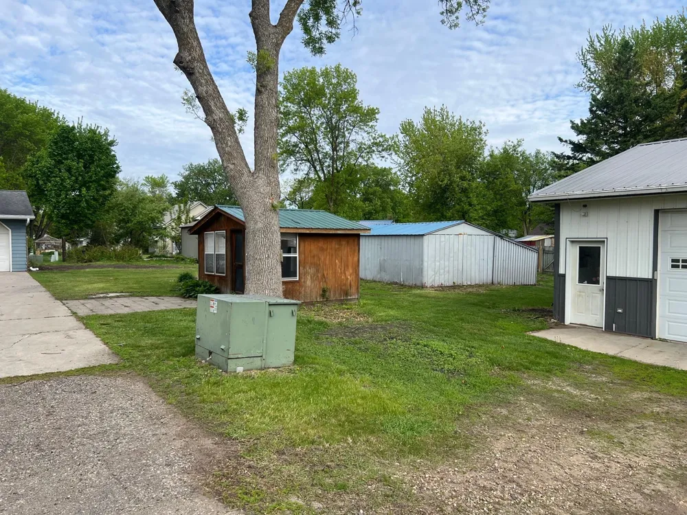 129 Nelson Street E Litchfield, MN 55355