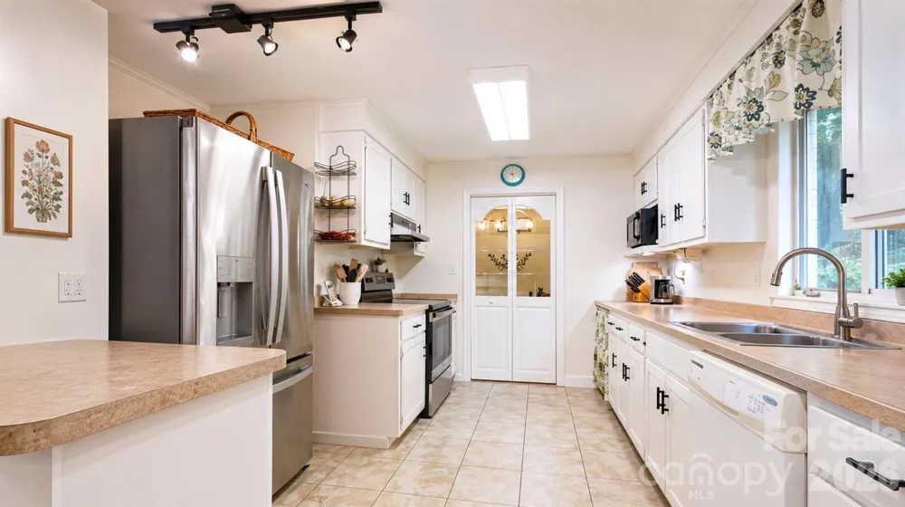 2698 Connestee Trail Brevard, NC 28712