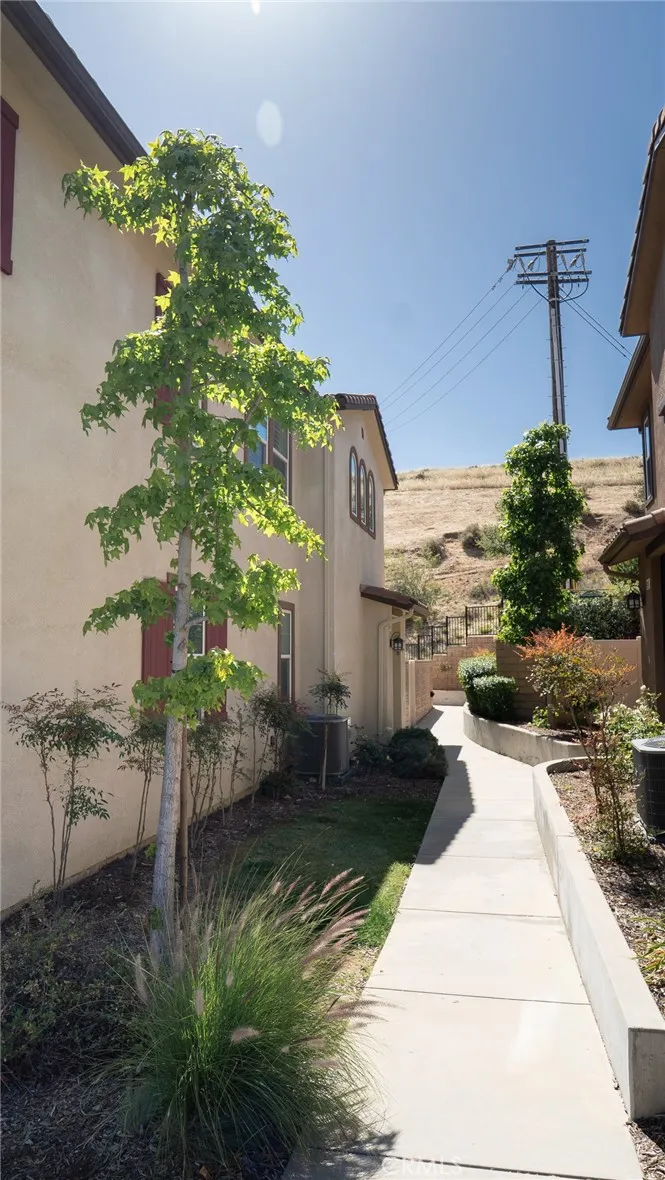 2469 Blossom Ridge Court #3 Simi Valley, CA 93063
