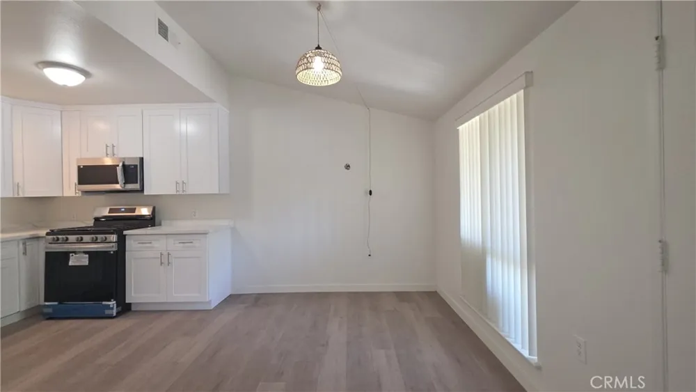 19364 Avenue Of The Oaks Newhall, CA 91321
